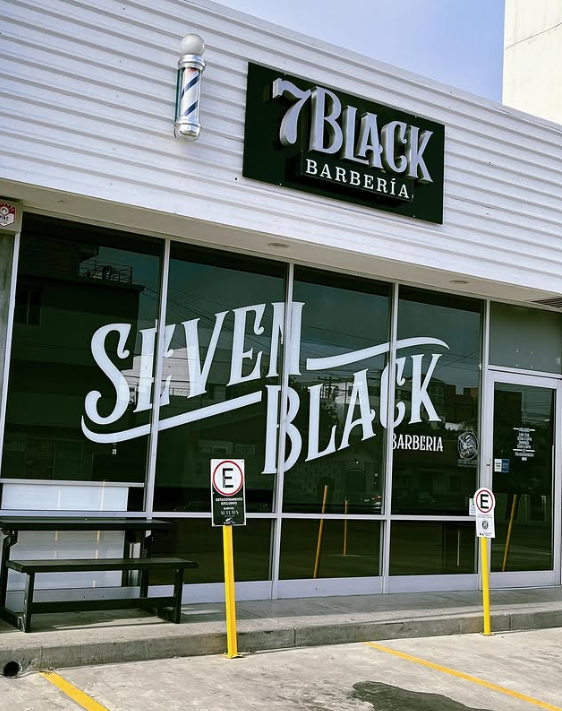 Exterior de 7Black Barbería en Tijuana